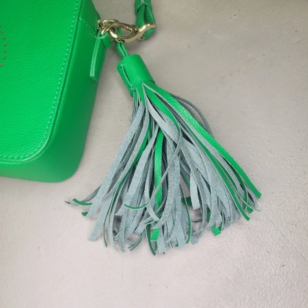 [NWOT] SMILEY FACE 😊 GREEN CAMERA BAG WITH TASSEL (from Korea)💚